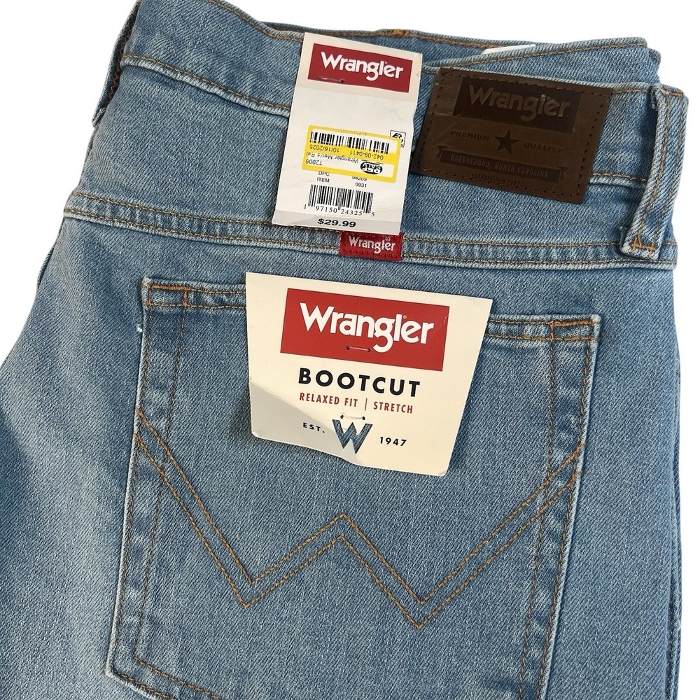 NEW Men's Wrangler Relaxed Fit BOOTCUT Jean with Stretch 36 X 30
